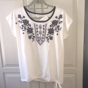 Dressbarn White Top Shirt Women’s Navy Flower Trim